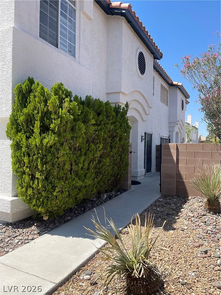 3 bed, 2.5 bath, 1534 sqft, $1,850 — Photo 1