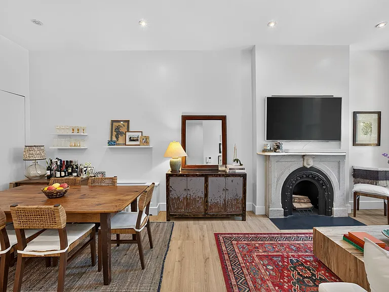 221 W 13th St #PARLOR — Photo 2
