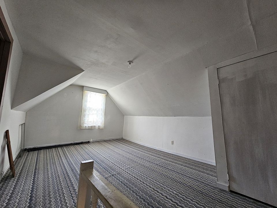 7th image of 511 McKnight St