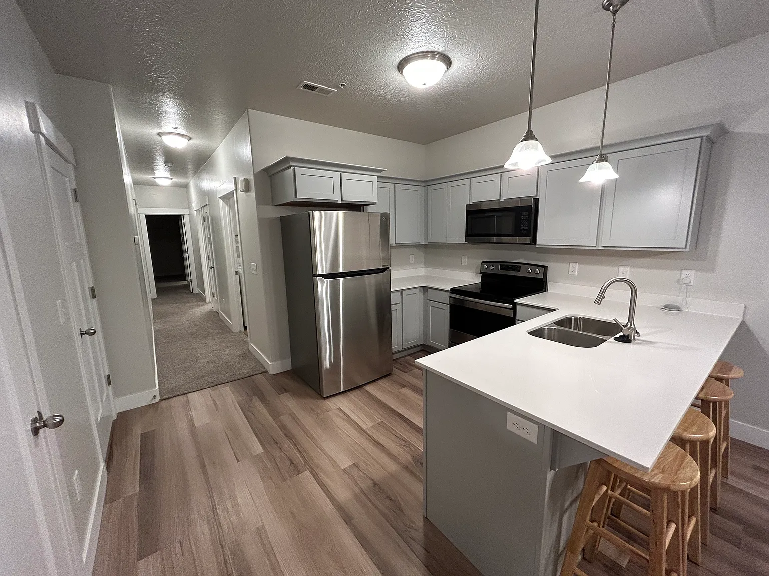 3 bed, 1285 sqft, $2,000 — Photo 4