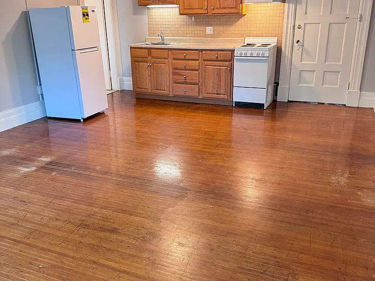 13 S Goodman St #6 — Photo 2