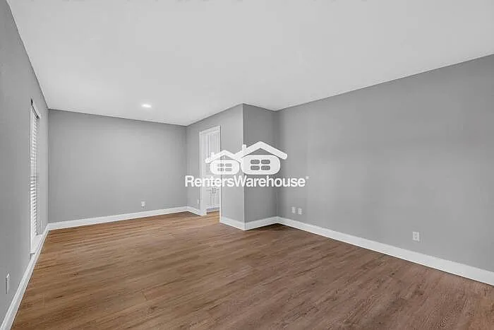 1004 Whitehall Dr — Photo 8