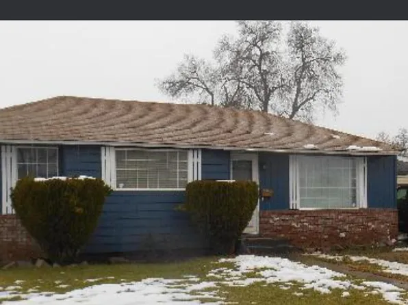 707 W 7th St, Wapato, WA 98951