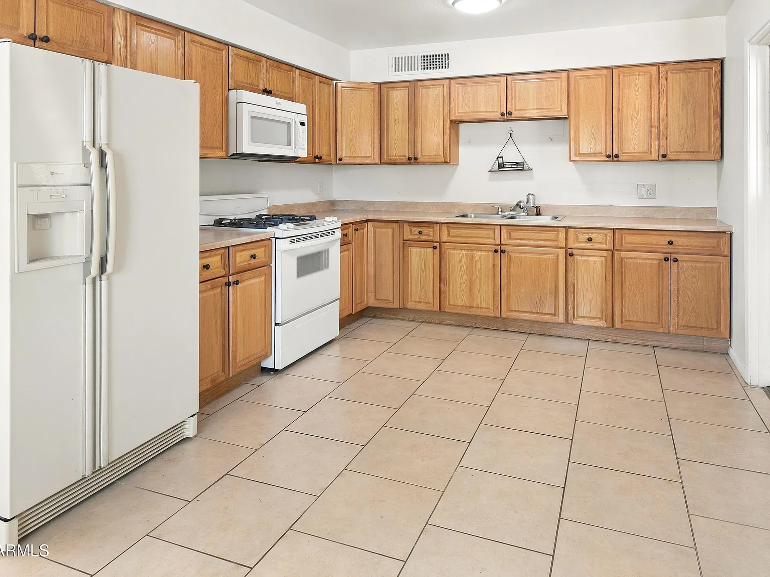 3 bed, 2.0 bath, 1092 sqft, $2,200 — Photo 3