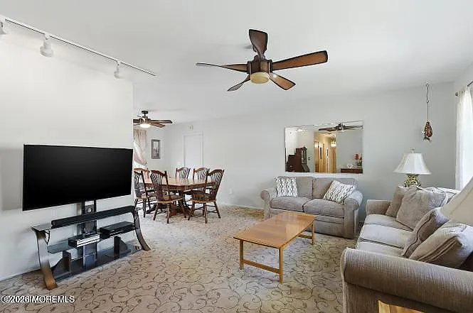 1163 Manor Dr — Photo 2