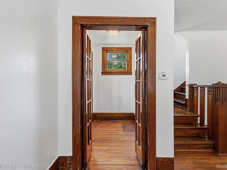504 Clinton Ave — Photo 5