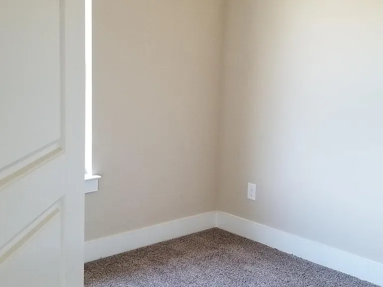 4907 Villas Dr — Photo 6