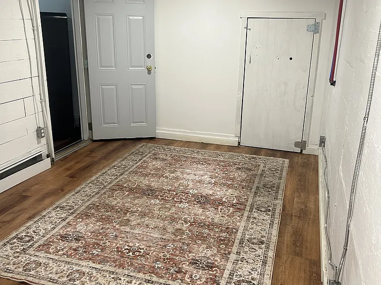 1015 Pine Ave #1 — Photo 3
