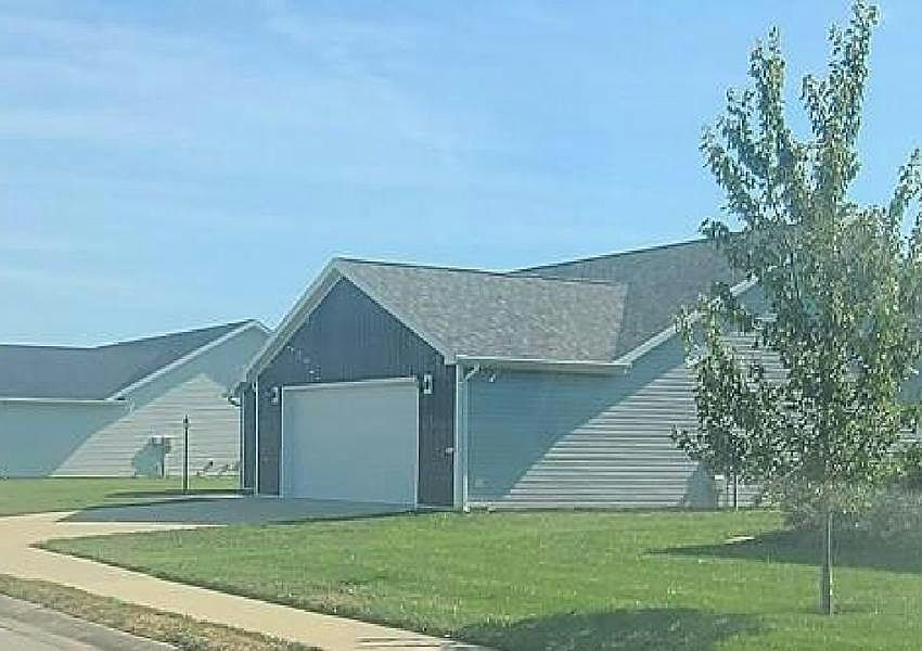 2nd image of 324 Wabash Cir