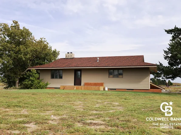870 S Yucca Path, Garden City, KS 67846