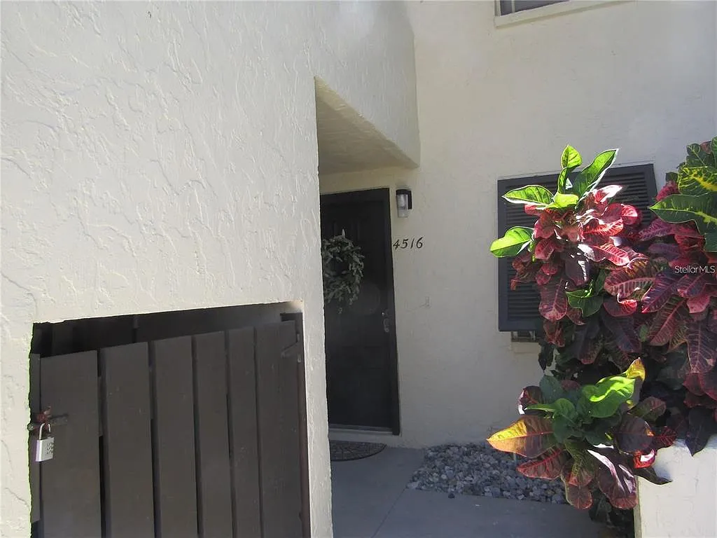 1 bed, 1.0 bath, 676 sqft, $3,300 — Photo 2