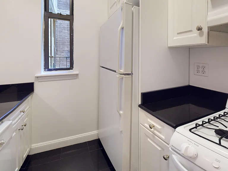 440 E 78th St #1A — Photo 10