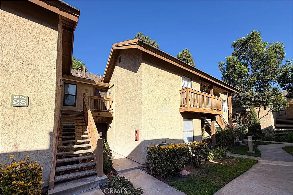 2 bed, 868 sqft, $3,400 — Photo 2