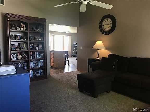 5th image of 325 E Belair Dr