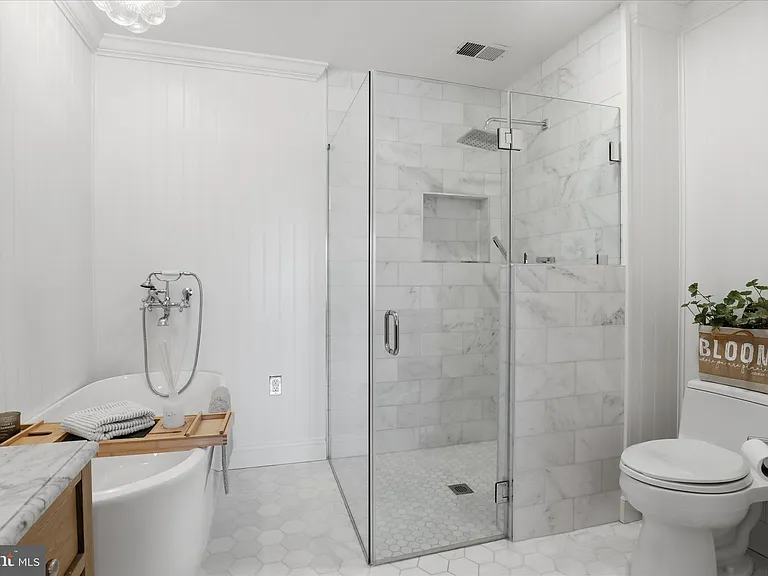 301 S Henry St — Photo 23