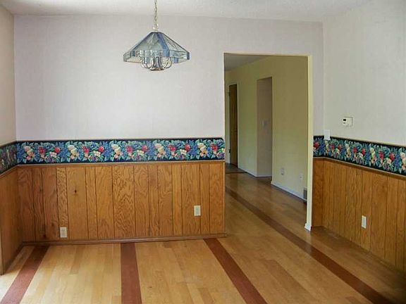 4th image of 15 Truro Cir