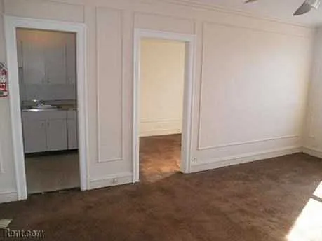 Country Club Apartments — Photo 5