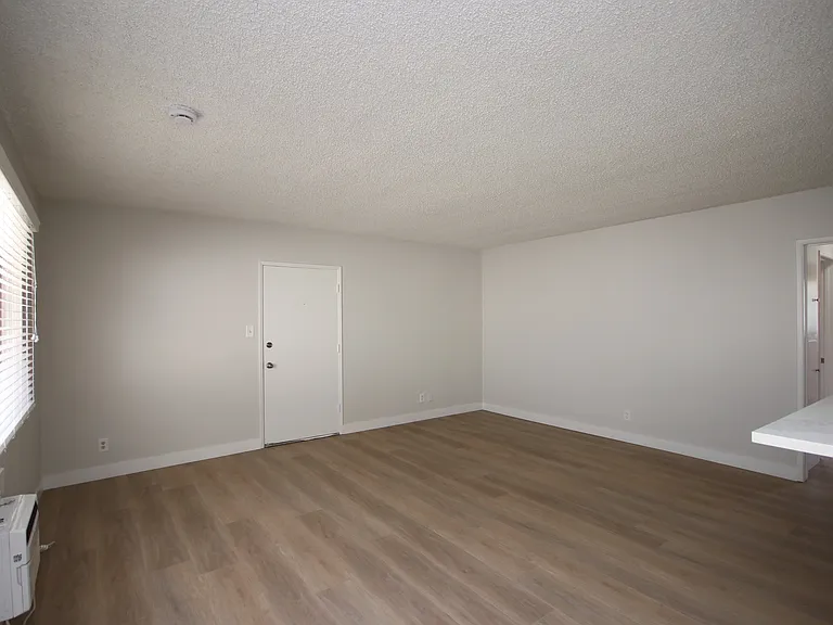 2505 W Grand Ave #F — Photo 4
