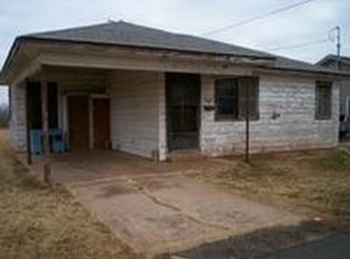 909 Prairie Chief Ave, Clinton, OK 73601