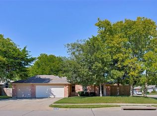 1610 Summertree Ln, Grand Prairie, TX 75052