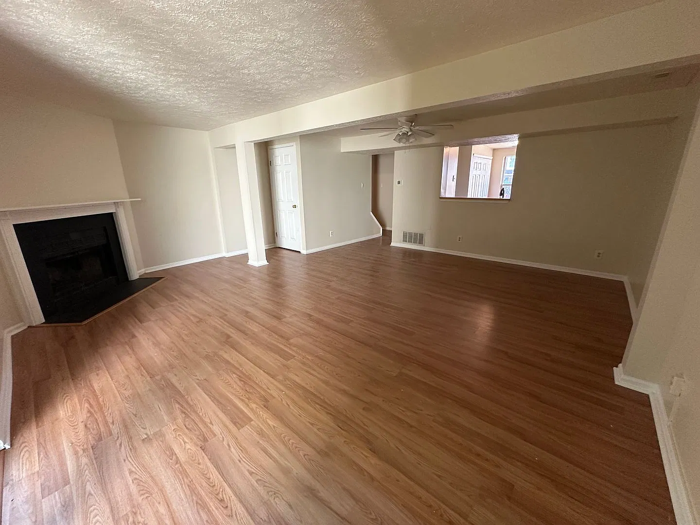 Well maintained 3 Bedroom 2.5 Bathroom Townhouse is the desirable Kings Grant neighborhood in Mar... — Photo 2