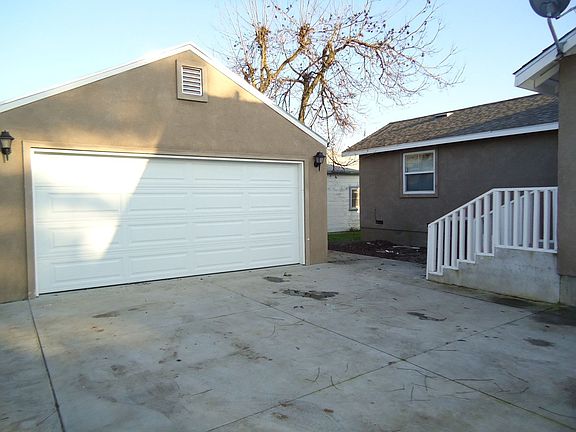 2nd image of 430 N Shasta Ave