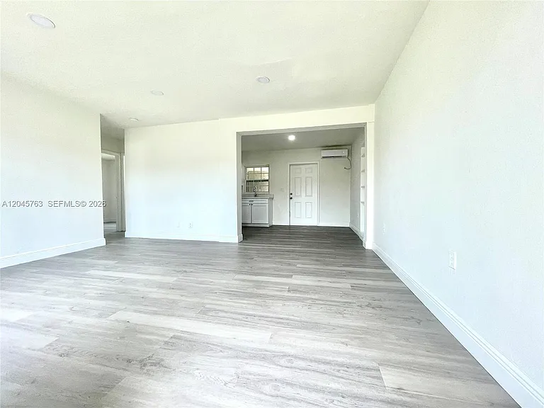 1004 SW 24th Ave #1 — Photo 3