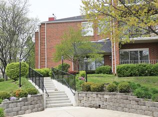 805 Leicester Rd APT 207, Elk Grove Village, IL 60007