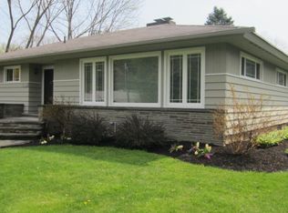 306 Edwards Dr, Fayetteville, NY 13066