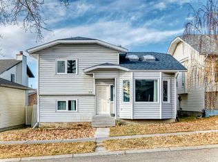 179 E Hawkwood Blvd NW, Calgary, AB T3G 2X8