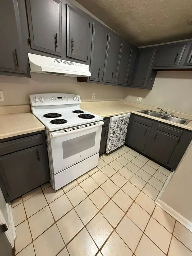 3350 Mcfaddin Ave — Photo 2