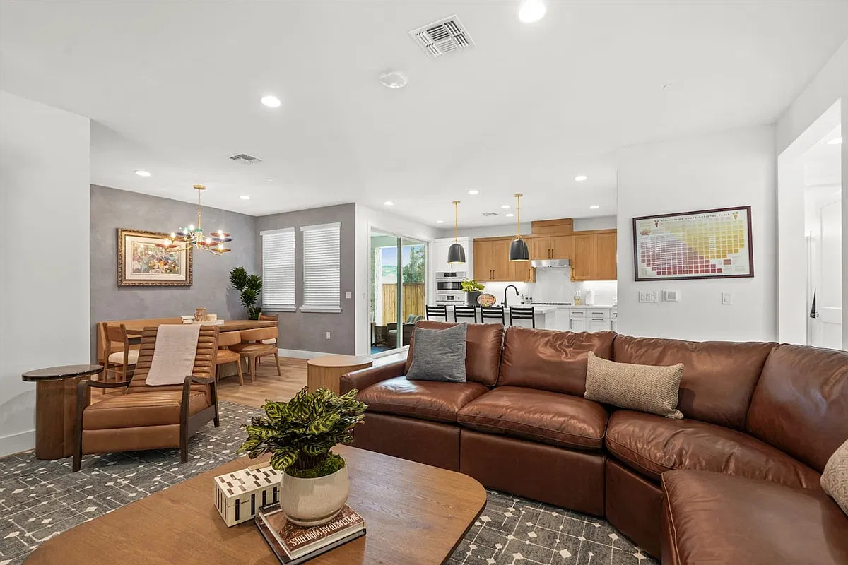 4 bed, 2340 sqft, $9,000 — Photo 1