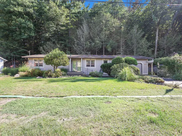 1887 Hendrick Rd, Norton Shores, MI 49441