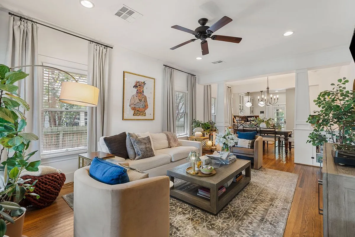 2 bed, 2.0 bath, 1220 sqft, $3,200 — Photo 1