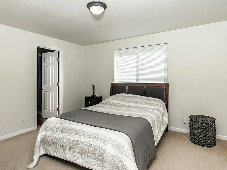 844 NW Ogden Ave #3 — Photo 10