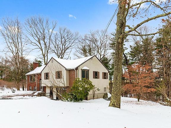 3rd image of 10 Tedford Ln