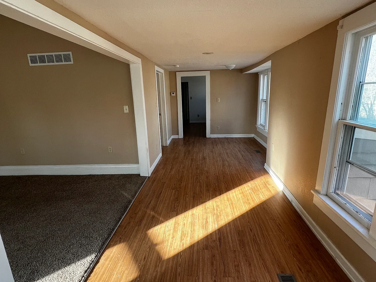 3 bed, 1600 sqft, $1,300 — Photo 2