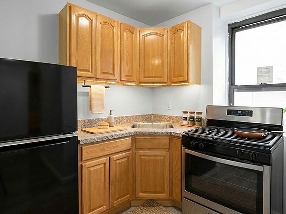 2nd image of 151 E 106th St Unit 3