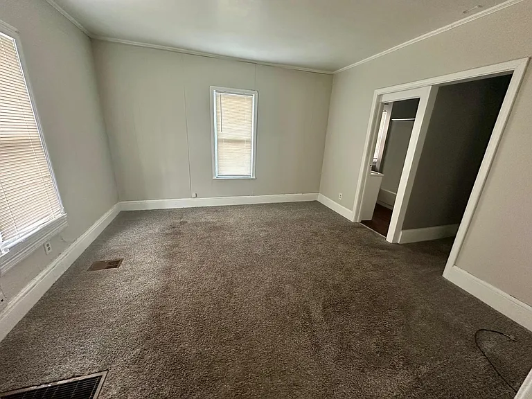 206 Courtland St — Photo 6