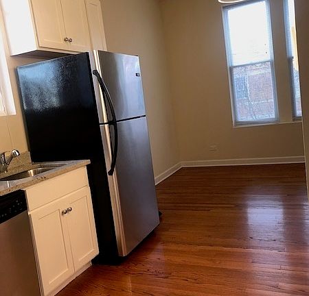 2nd image of 1058 N Damen Ave APT 3R