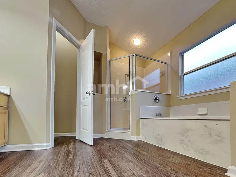 9426 Staplehurst Dr S — Photo 14