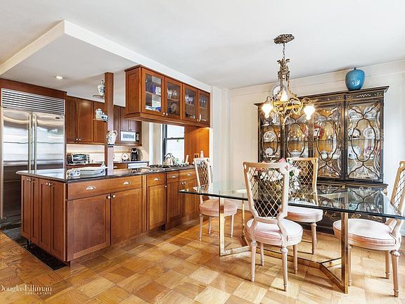 4th image of 301 E 40th St #2R