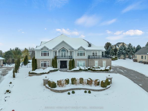 26 Paddock Ct, Kitchener, ON N2C 2R4
