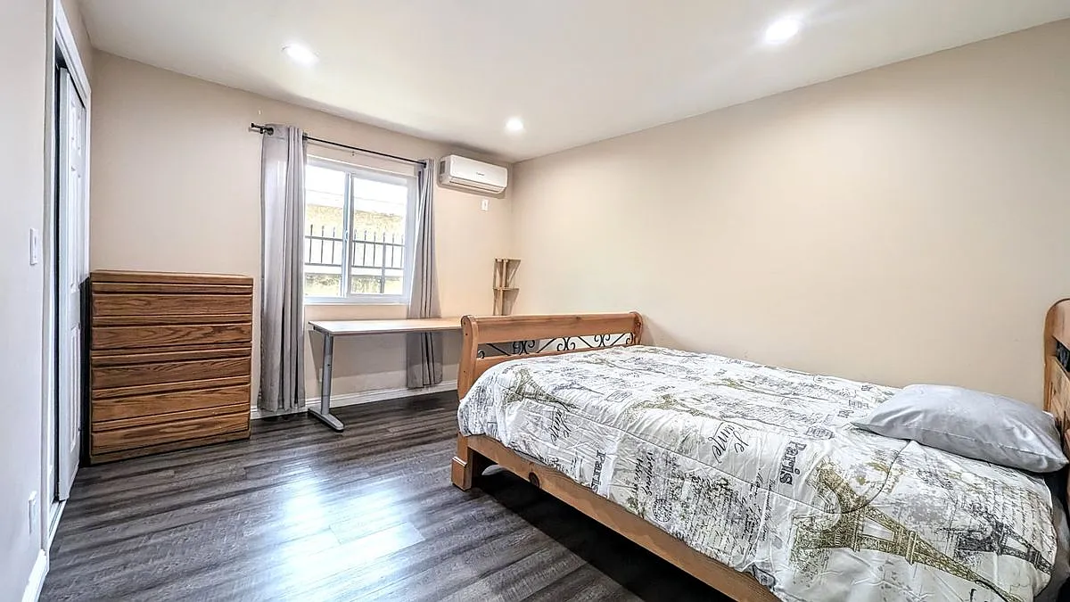 5 bed, 3.0 bath, 1800 sqft, $1,075 — Photo 1