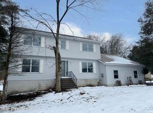 132 Grey Cliff Dr, East Stroudsburg, PA