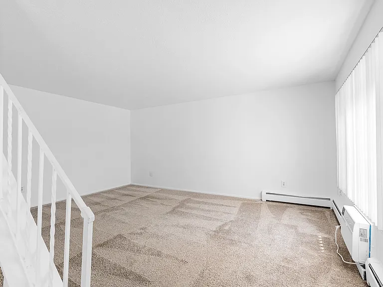 Dearborn Club Apartments — Photo 6