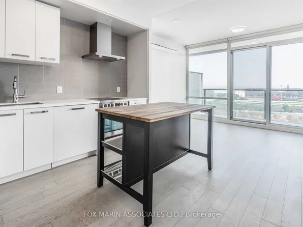 120 Bayview Ave, Toronto, ON