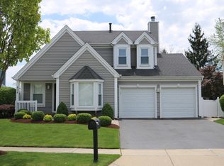 608 Delaware Ln, Elk Grove Village, IL 60007