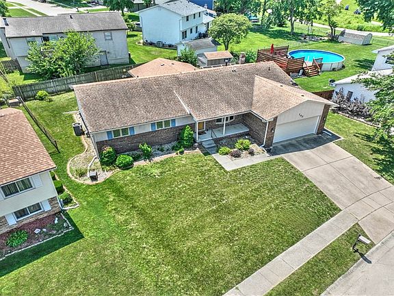 3rd image of 147 Fenway Dr