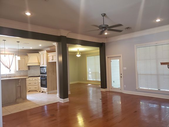 3rd image of 102 River Birch Dr